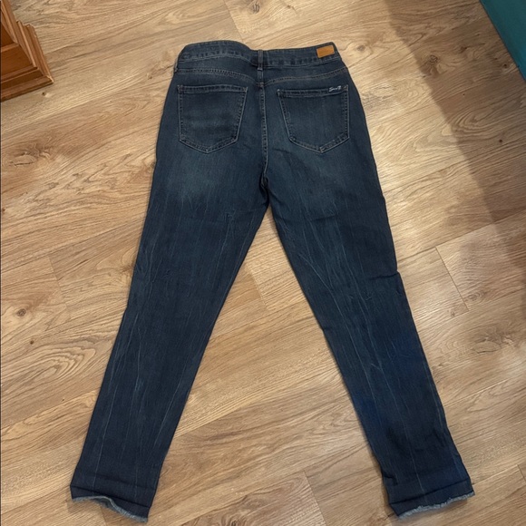 Seven 7 - Picture 5 of 5